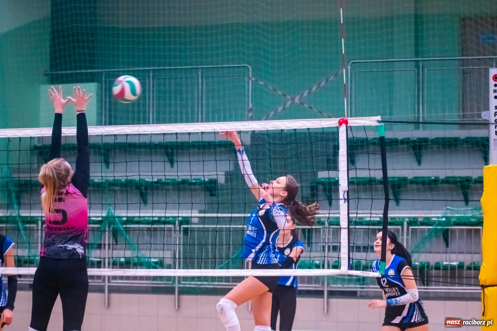 Zdjęcie w galerii na portalu naszraciborz.pl: RLPS. Drugi turniej kobiet w Arenie Rafako [FOTO i WIDEO] wiadomości z regionu