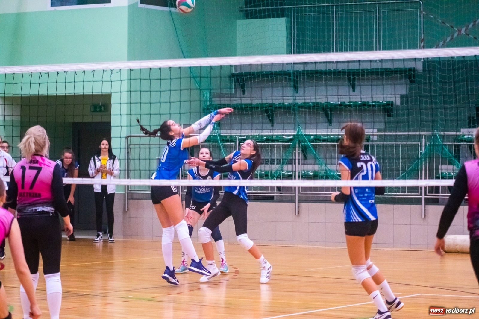 Zdjęcie w galerii na portalu naszraciborz.pl: RLPS. Drugi turniej kobiet w Arenie Rafako [FOTO i WIDEO] wiadomości z regionu