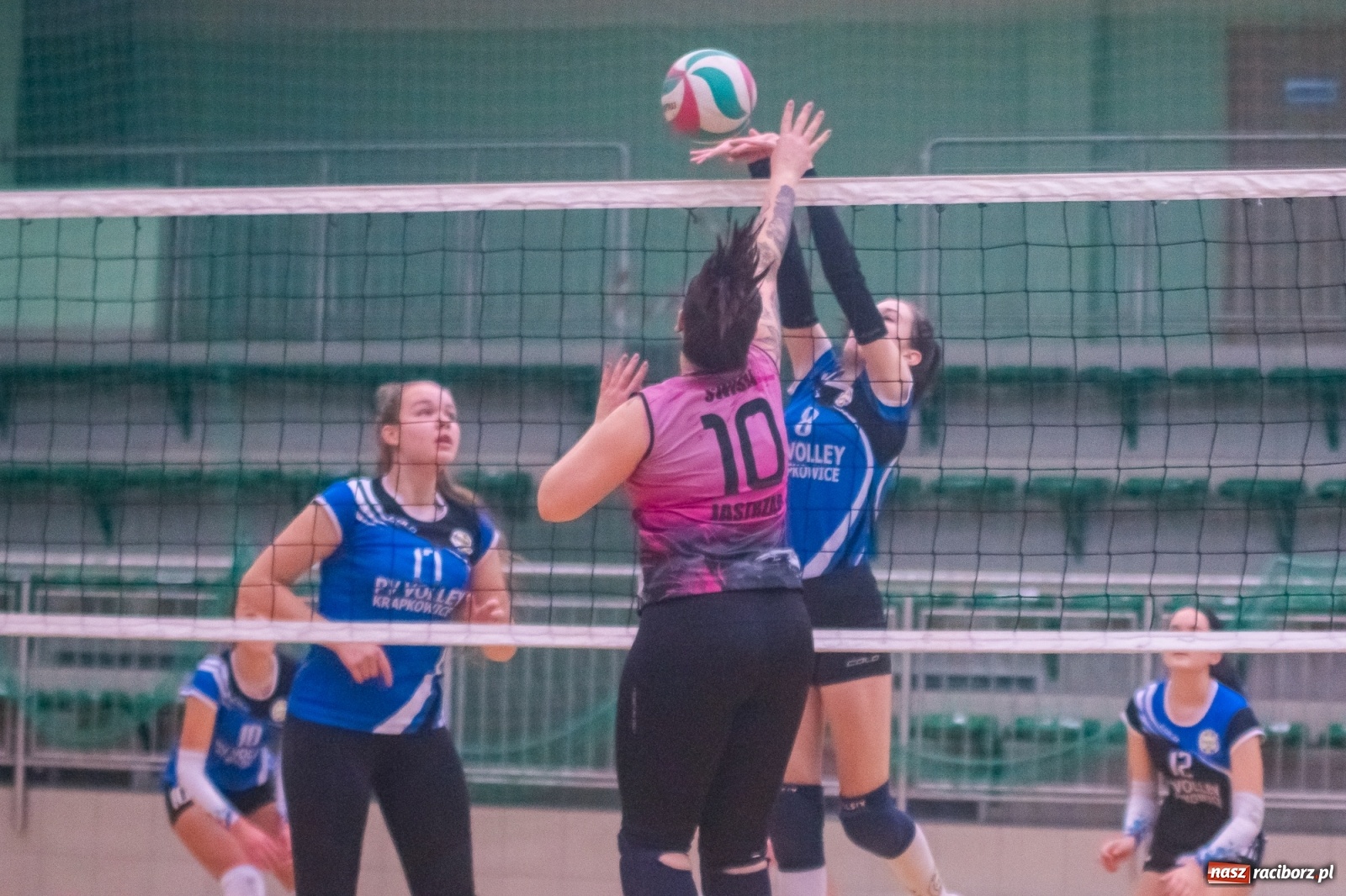 Zdjęcie w galerii na portalu naszraciborz.pl: RLPS. Drugi turniej kobiet w Arenie Rafako [FOTO i WIDEO] wiadomości z regionu