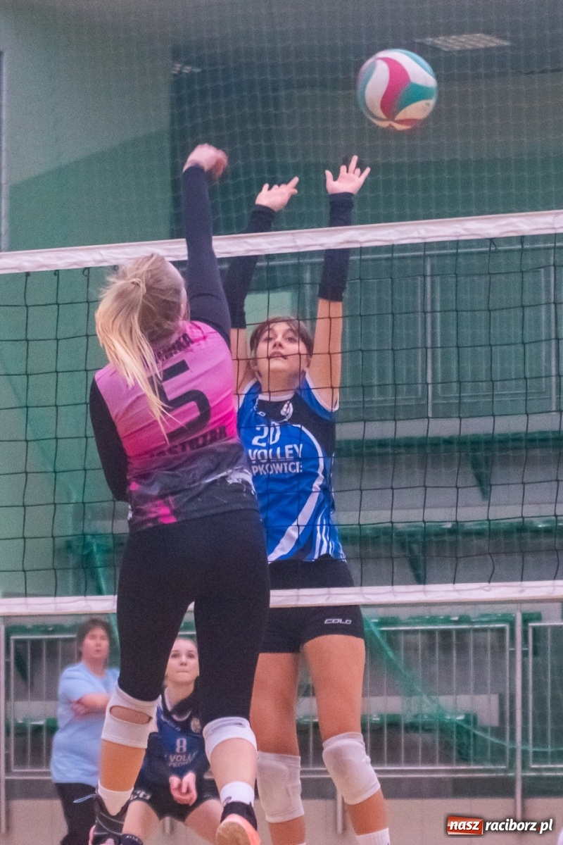 Zdjęcie w galerii na portalu naszraciborz.pl: RLPS. Drugi turniej kobiet w Arenie Rafako [FOTO i WIDEO] wiadomości z regionu