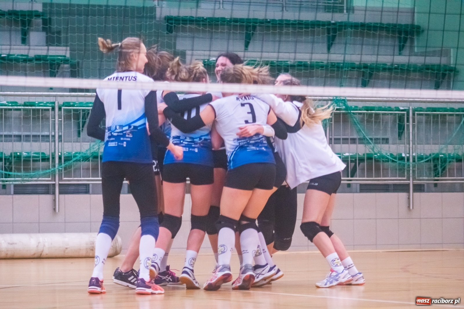 Zdjęcie w galerii na portalu naszraciborz.pl: RLPS. Drugi turniej kobiet w Arenie Rafako [FOTO i WIDEO] wiadomości z regionu