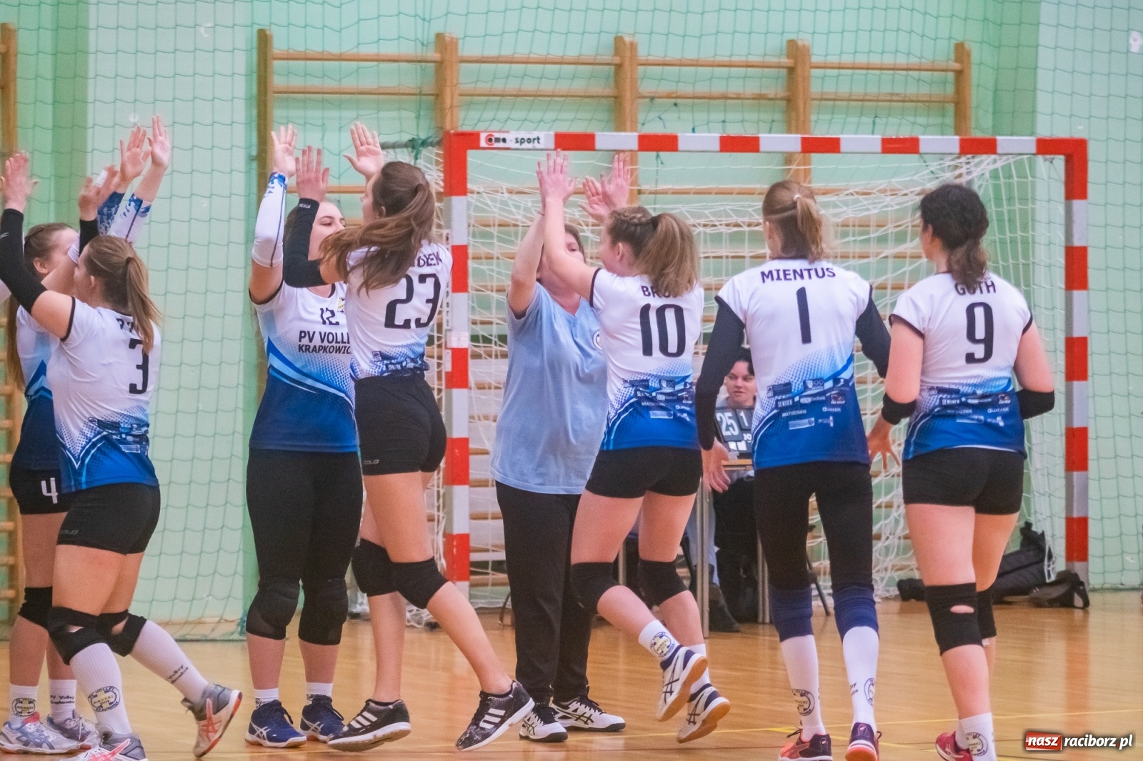 Zdjęcie w galerii na portalu naszraciborz.pl: RLPS. Drugi turniej kobiet w Arenie Rafako [FOTO i WIDEO] wiadomości z regionu