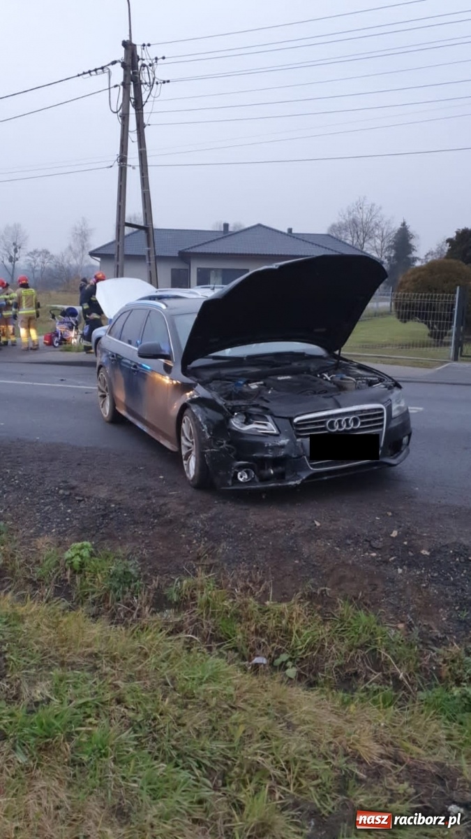 Zdjęcie w galerii na portalu naszraciborz.pl: Zderzenie pojazdów na granicy Markowic i Raszczyc [FOTO] wiadomości z regionu
