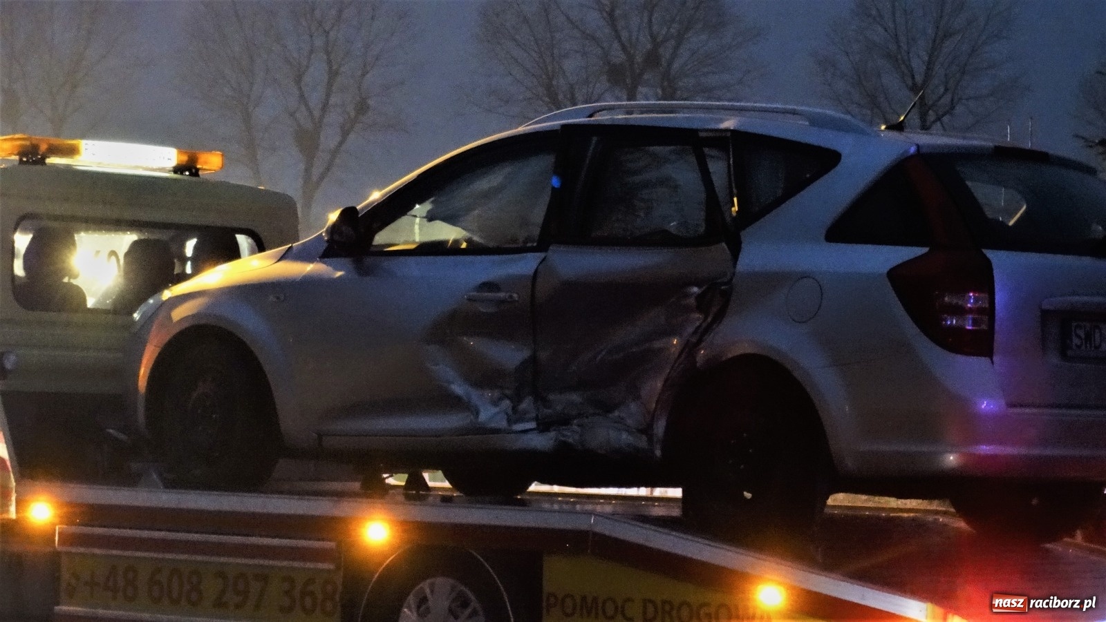 Zdjęcie w galerii na portalu naszraciborz.pl: Zderzenie pojazdów na granicy Markowic i Raszczyc [FOTO] wiadomości z regionu