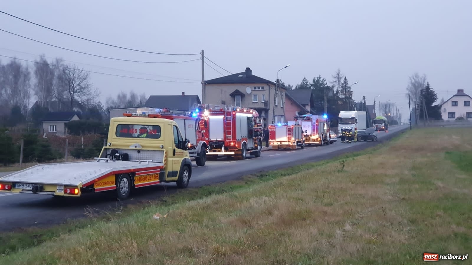 Zdjęcie w galerii na portalu naszraciborz.pl: Zderzenie pojazdów na granicy Markowic i Raszczyc [FOTO] wiadomości z regionu