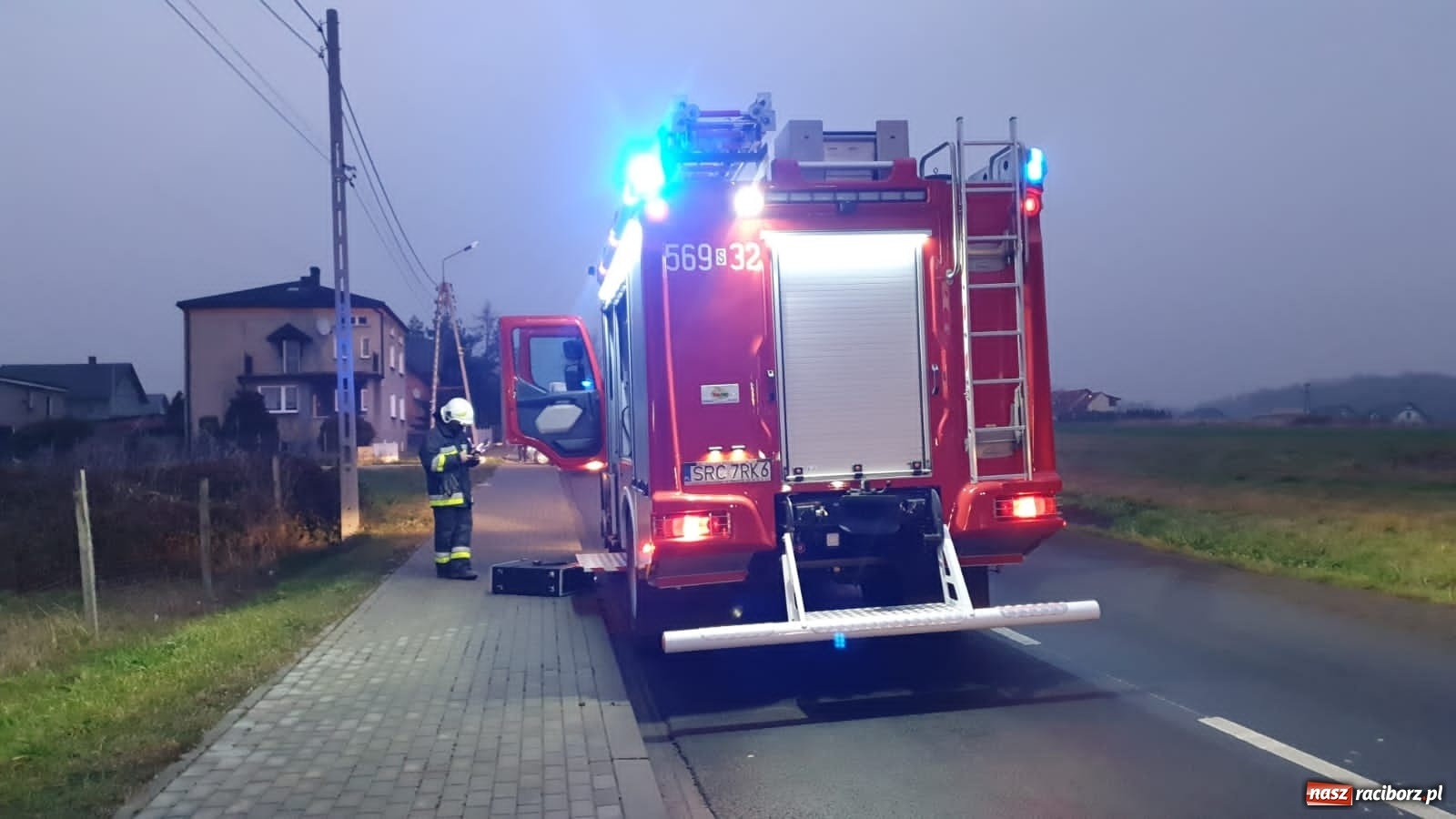 Zdjęcie w galerii na portalu naszraciborz.pl: Zderzenie pojazdów na granicy Markowic i Raszczyc [FOTO] wiadomości z regionu