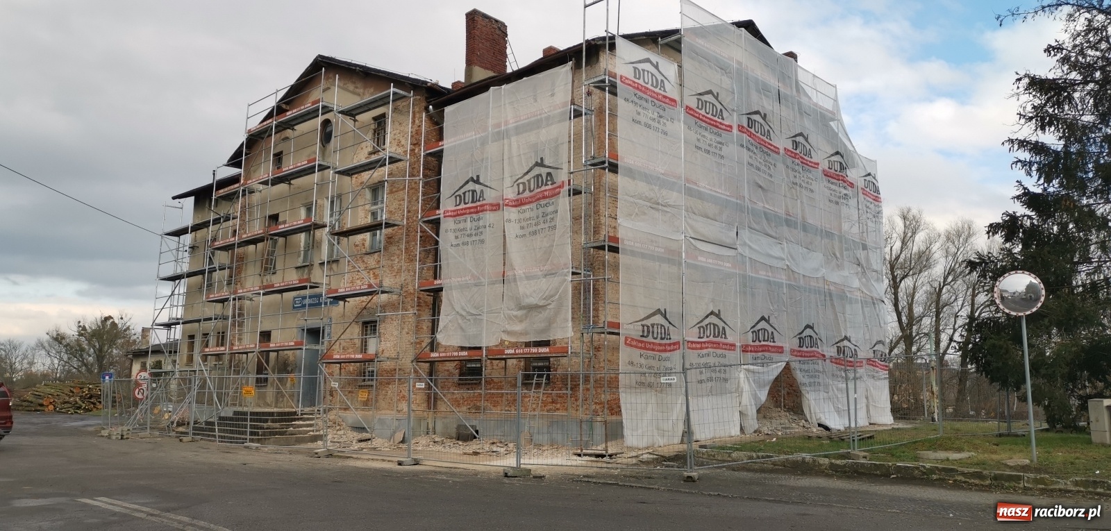 Zdjęcie w galerii na portalu naszraciborz.pl: Ruszył remont budynku dawnego dworca w Pietrowicach Wielkich wiadomości z regionu