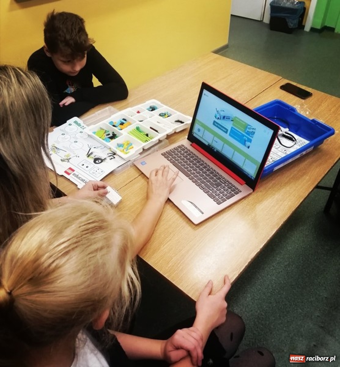 Zdjęcie w galerii na portalu naszraciborz.pl: Szkoła w Brzeźnicy w programie MEN - Gry komputerowe i wideo w szkołach wiadomości z regionu