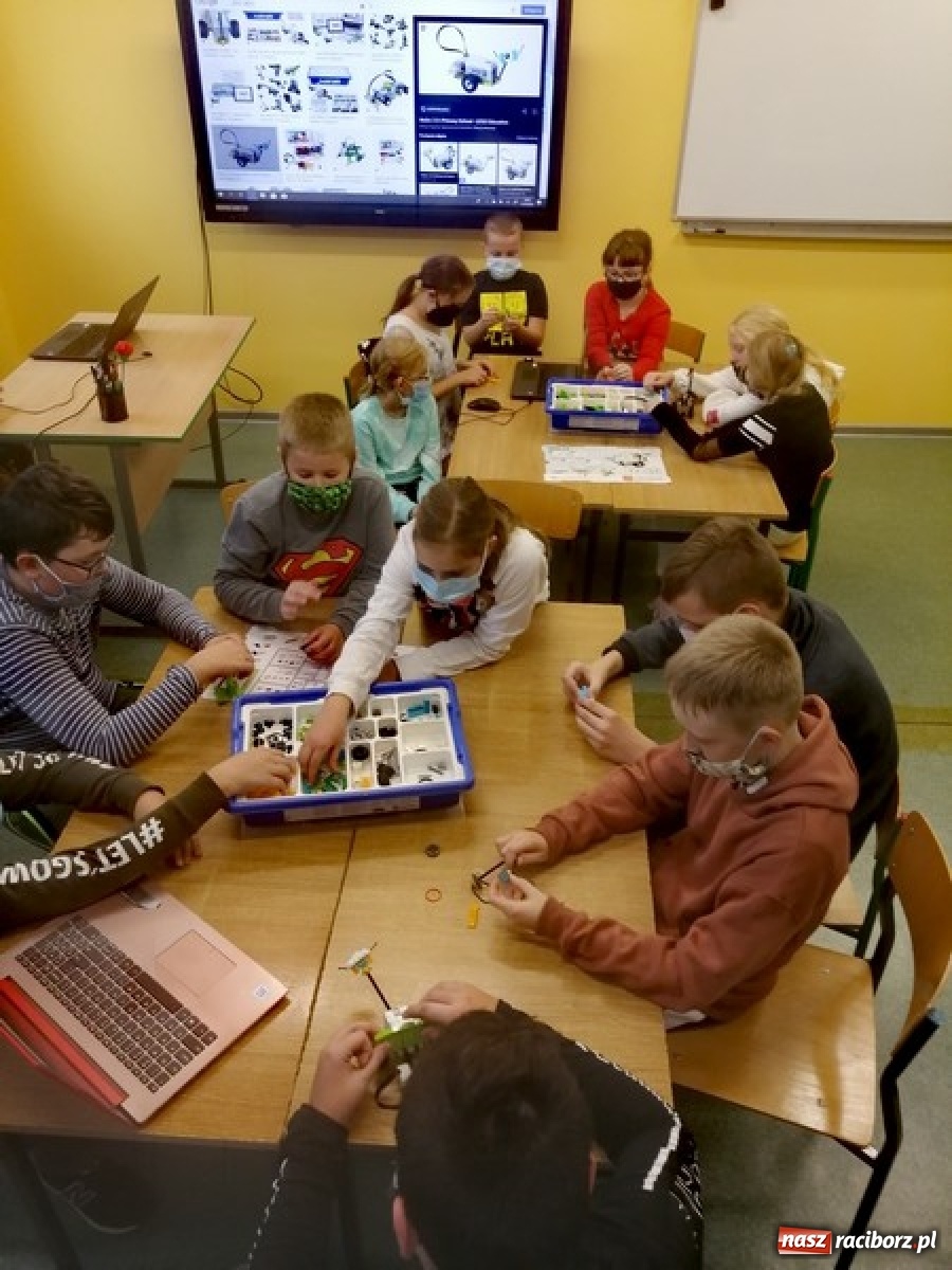 Zdjęcie w galerii na portalu naszraciborz.pl: Szkoła w Brzeźnicy w programie MEN - Gry komputerowe i wideo w szkołach wiadomości z regionu