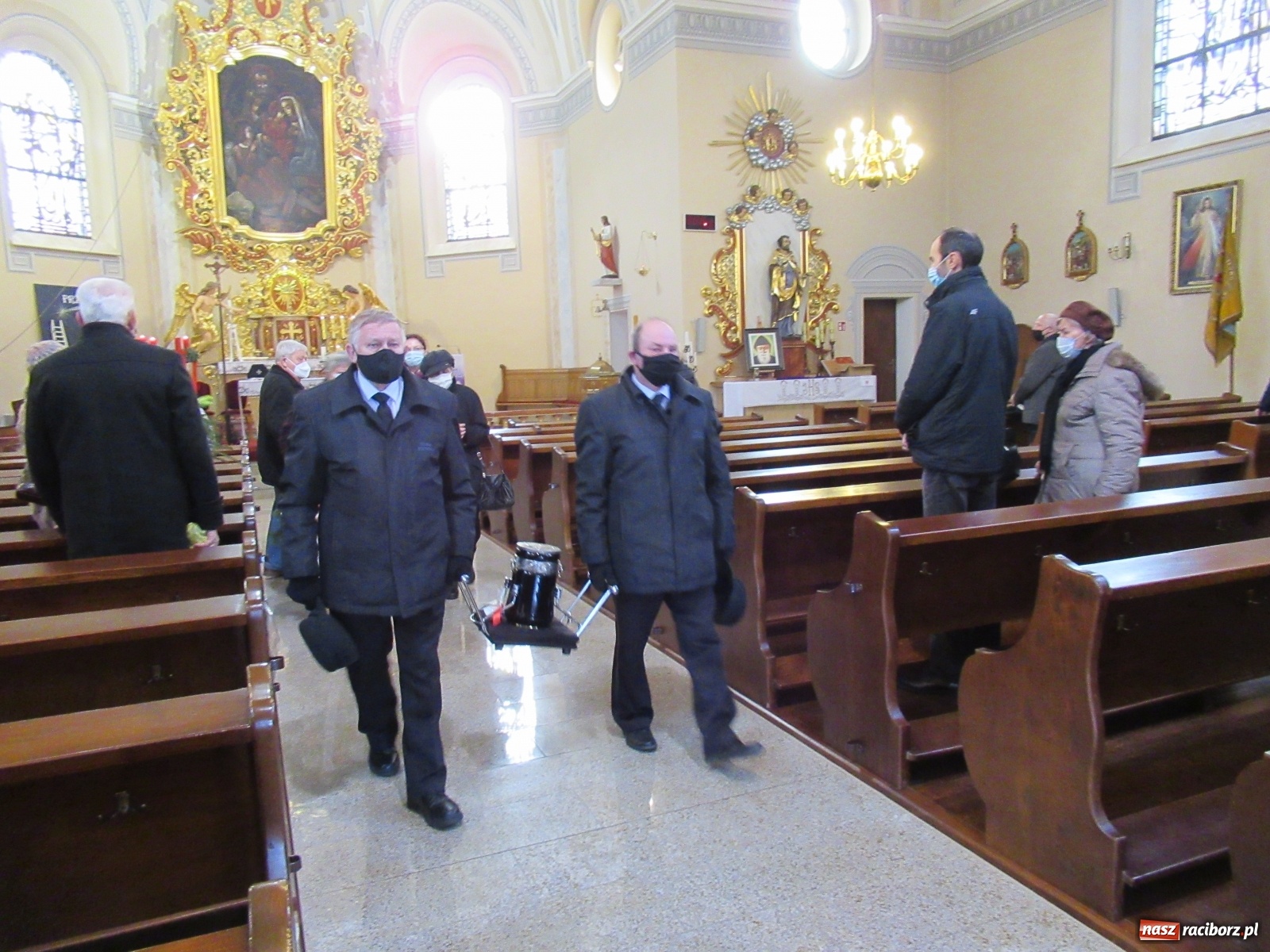 Zdjęcie w galerii na portalu naszraciborz.pl: W Samborowicach pożegnano śp. Józefa Sadowskiego wiadomości z regionu