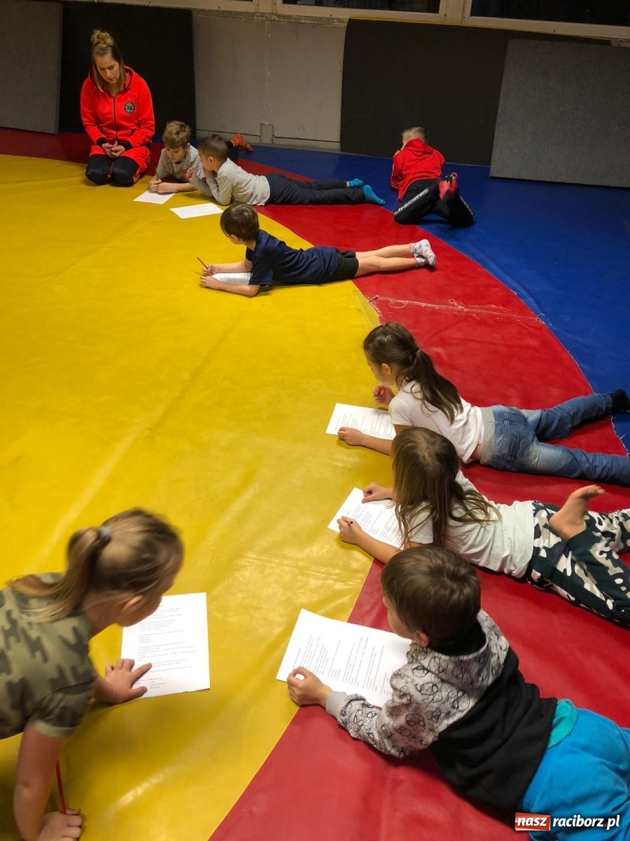 Zdjęcie w galerii na portalu naszraciborz.pl: Kolejne zajęcia profilaktyczne w Klubie Łamator wiadomości z regionu