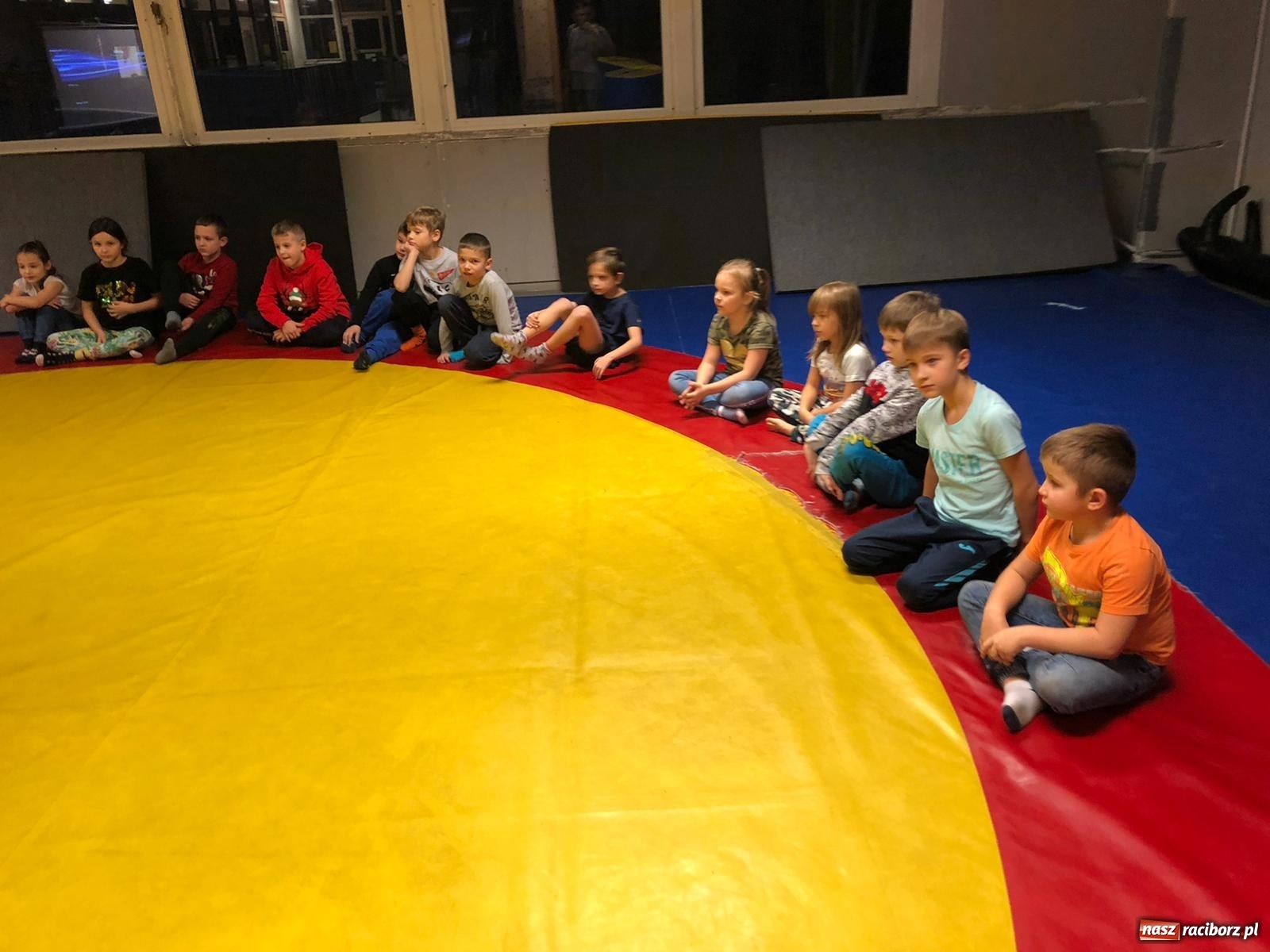 Zdjęcie w galerii na portalu naszraciborz.pl: Kolejne zajęcia profilaktyczne w Klubie Łamator wiadomości z regionu