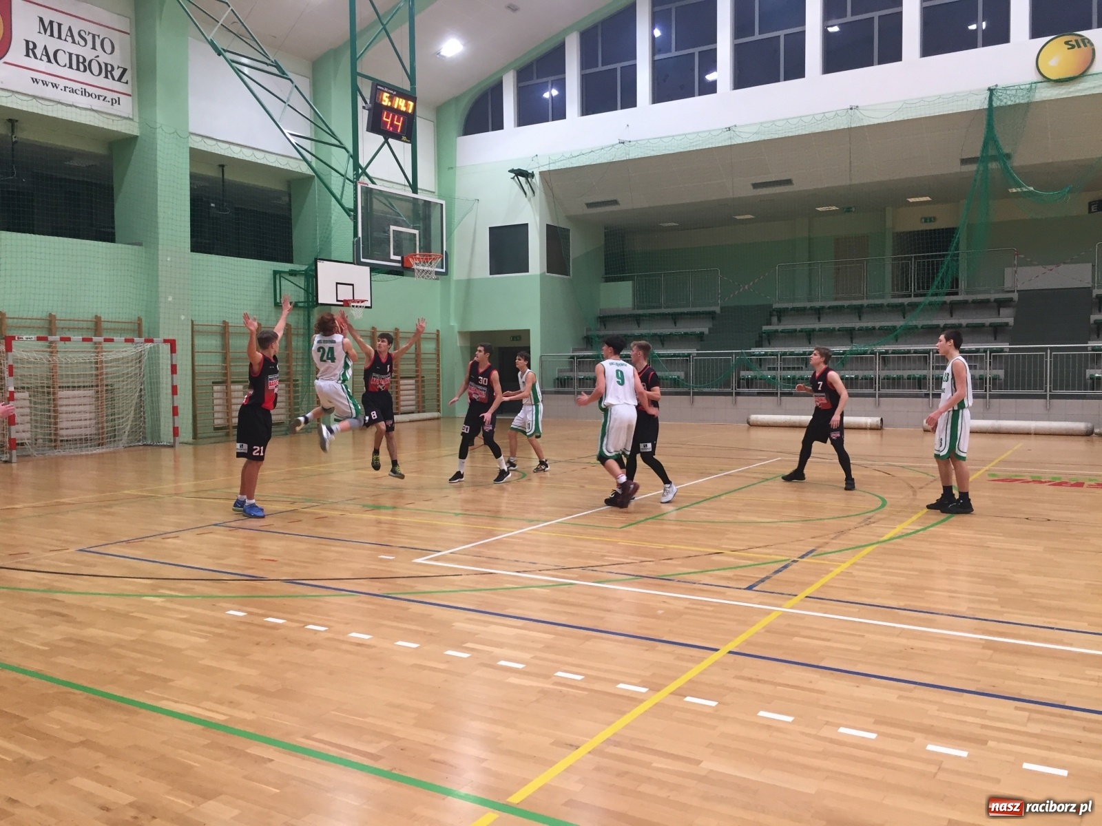 Zdjęcie w galerii na portalu naszraciborz.pl: Pechowa niedziela młodych koszykarzy z Raciborza wiadomości z regionu