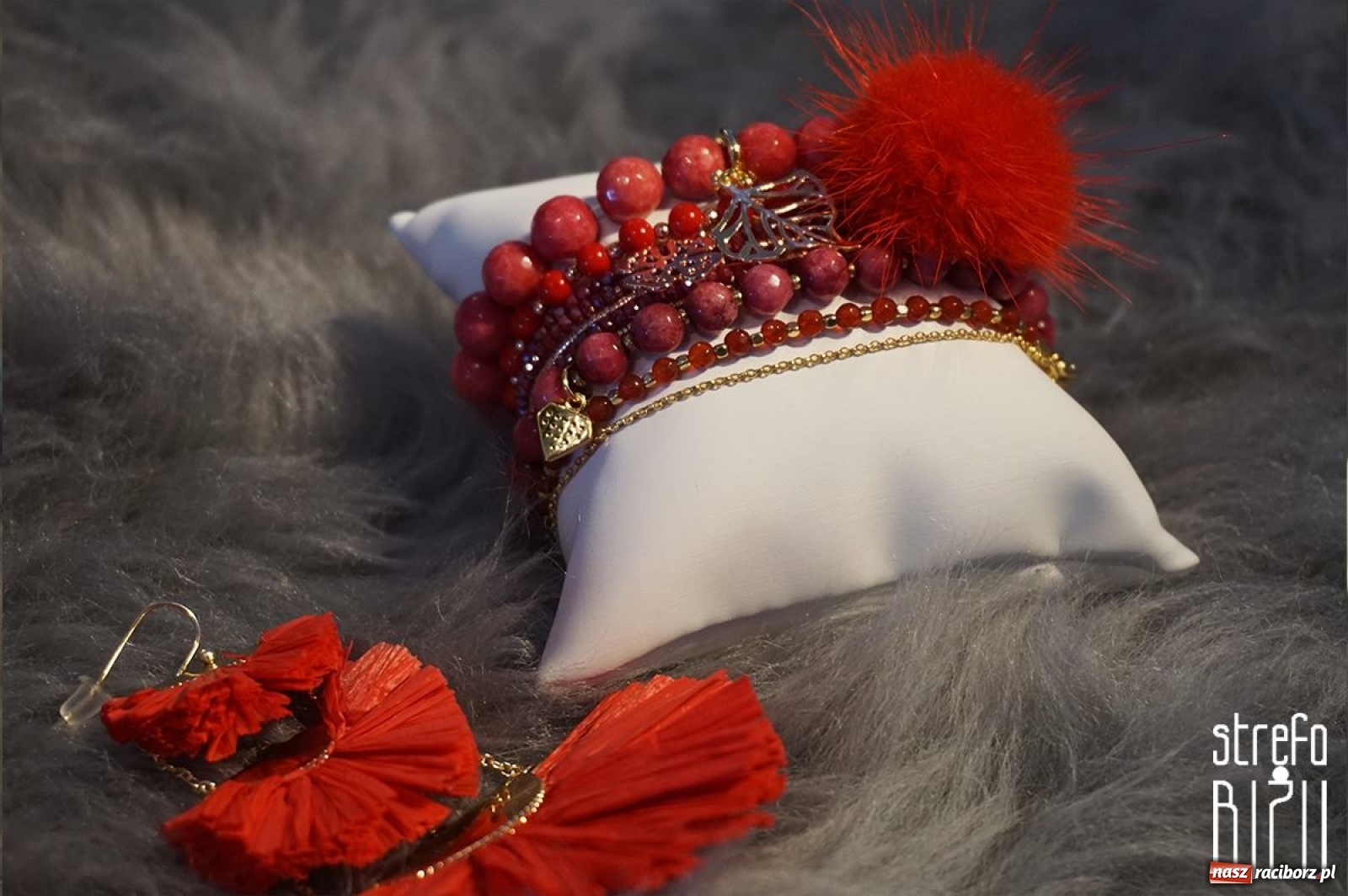 Zdjęcie w galerii na portalu naszraciborz.pl: Wyjątkowe świąteczne prezenty w Strefie Biżu w Raciborzu  wiadomości z regionu