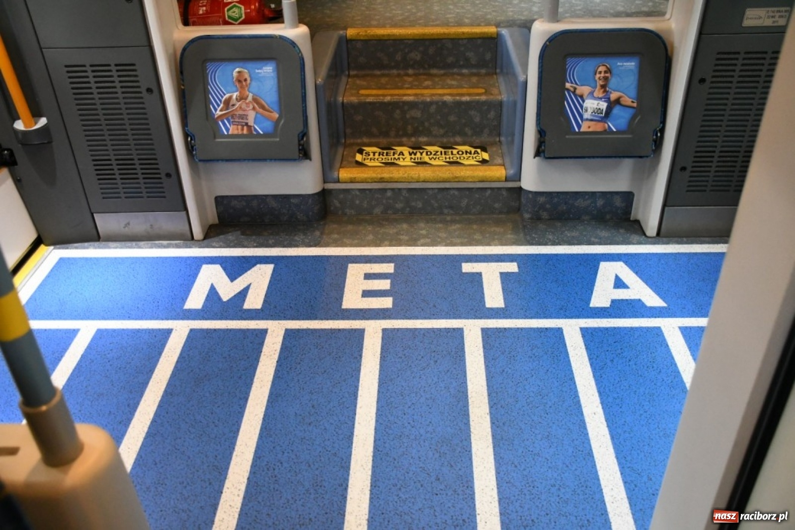 Zdjęcie w galerii na portalu naszraciborz.pl: Pociąg Mistrzów z Justyną Święty-Ersetic na regionalnych torach wiadomości z regionu