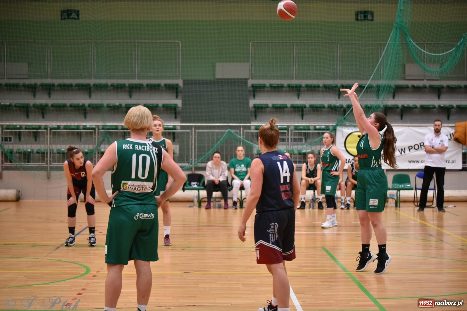 Zdjęcie w galerii na portalu naszraciborz.pl: Sportowe podsumowanie weekendu i fotorelacja z meczu RKK AZS Racibórz wiadomości z regionu