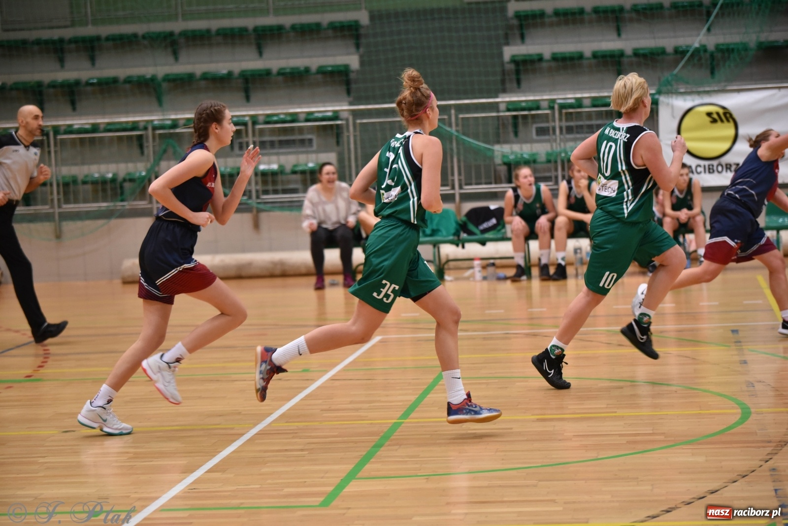 Zdjęcie w galerii na portalu naszraciborz.pl: Sportowe podsumowanie weekendu i fotorelacja z meczu RKK AZS Racibórz wiadomości z regionu