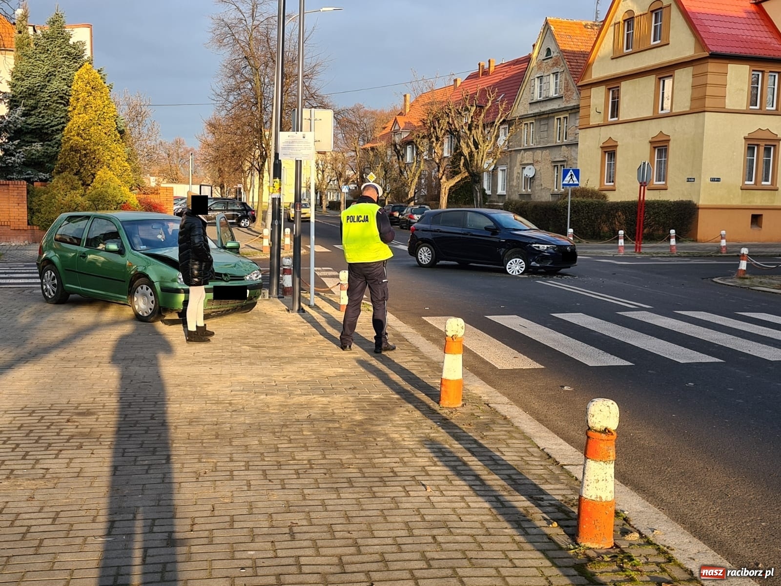 Zdjęcie w galerii na portalu naszraciborz.pl: Volkswagen i fiat zderzyły się na Ogrodowej  wiadomości z regionu