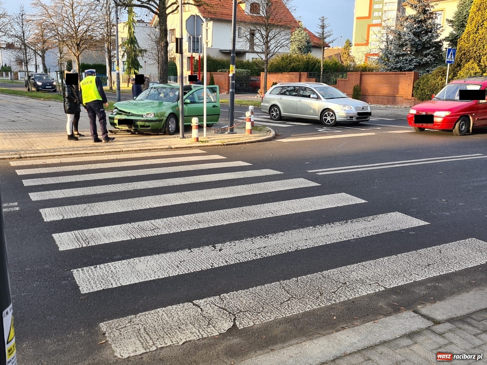 Zdjęcie w galerii na portalu naszraciborz.pl: Volkswagen i fiat zderzyły się na Ogrodowej  wiadomości z regionu