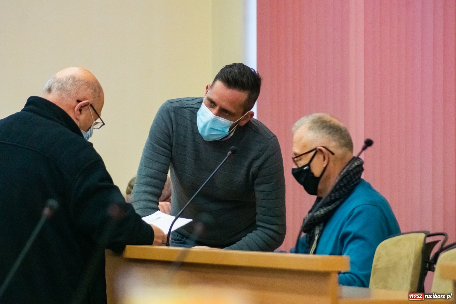 Zdjęcie w galerii na portalu naszraciborz.pl: Niekończąca się historia. Radni i prezydent utonęli w temacie śmieci wiadomości z regionu