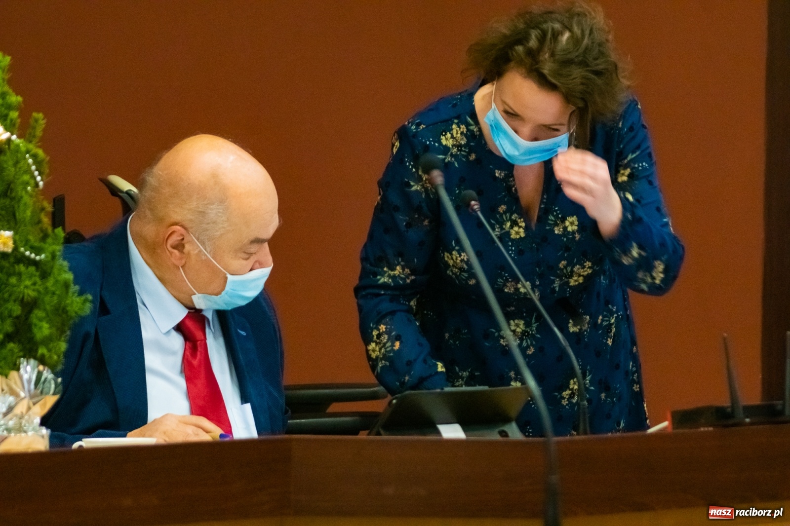 Zdjęcie w galerii na portalu naszraciborz.pl: Niekończąca się historia. Radni i prezydent utonęli w temacie śmieci wiadomości z regionu