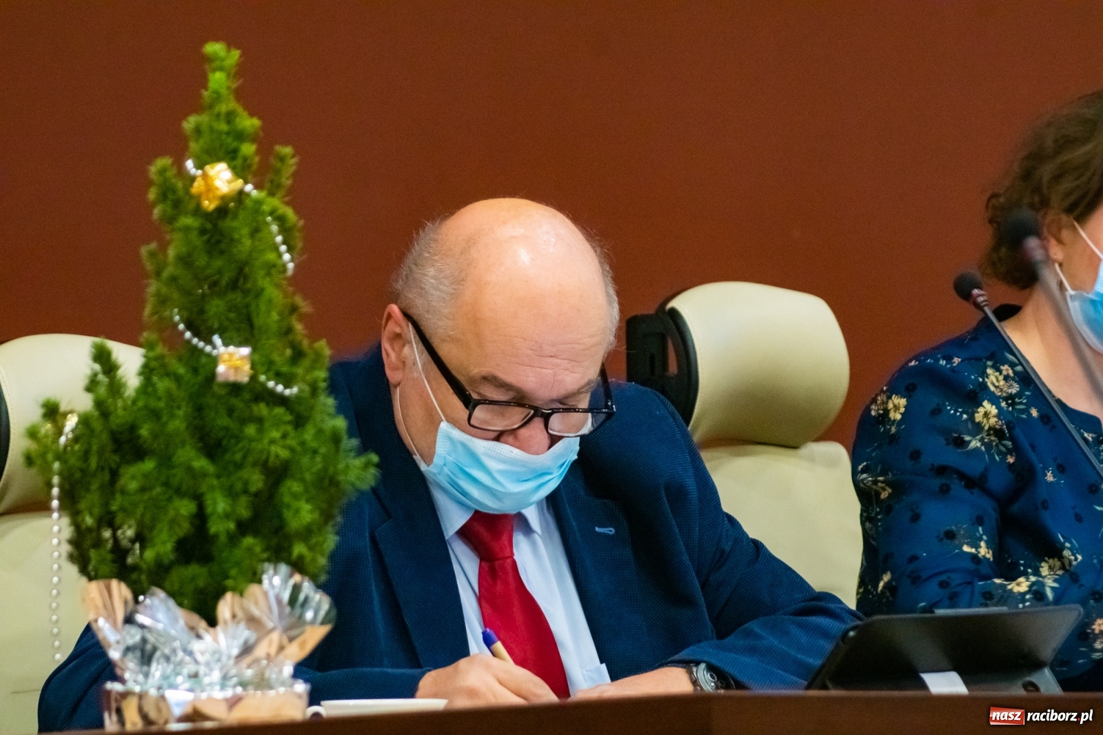 Zdjęcie w galerii na portalu naszraciborz.pl: Niekończąca się historia. Radni i prezydent utonęli w temacie śmieci wiadomości z regionu