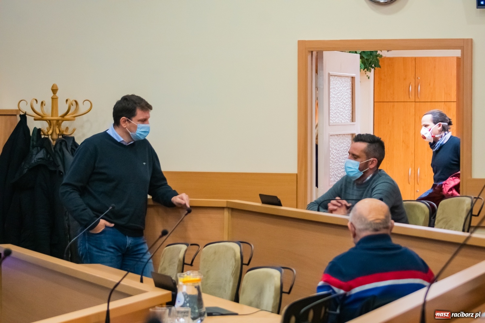 Zdjęcie w galerii na portalu naszraciborz.pl: Niekończąca się historia. Radni i prezydent utonęli w temacie śmieci wiadomości z regionu