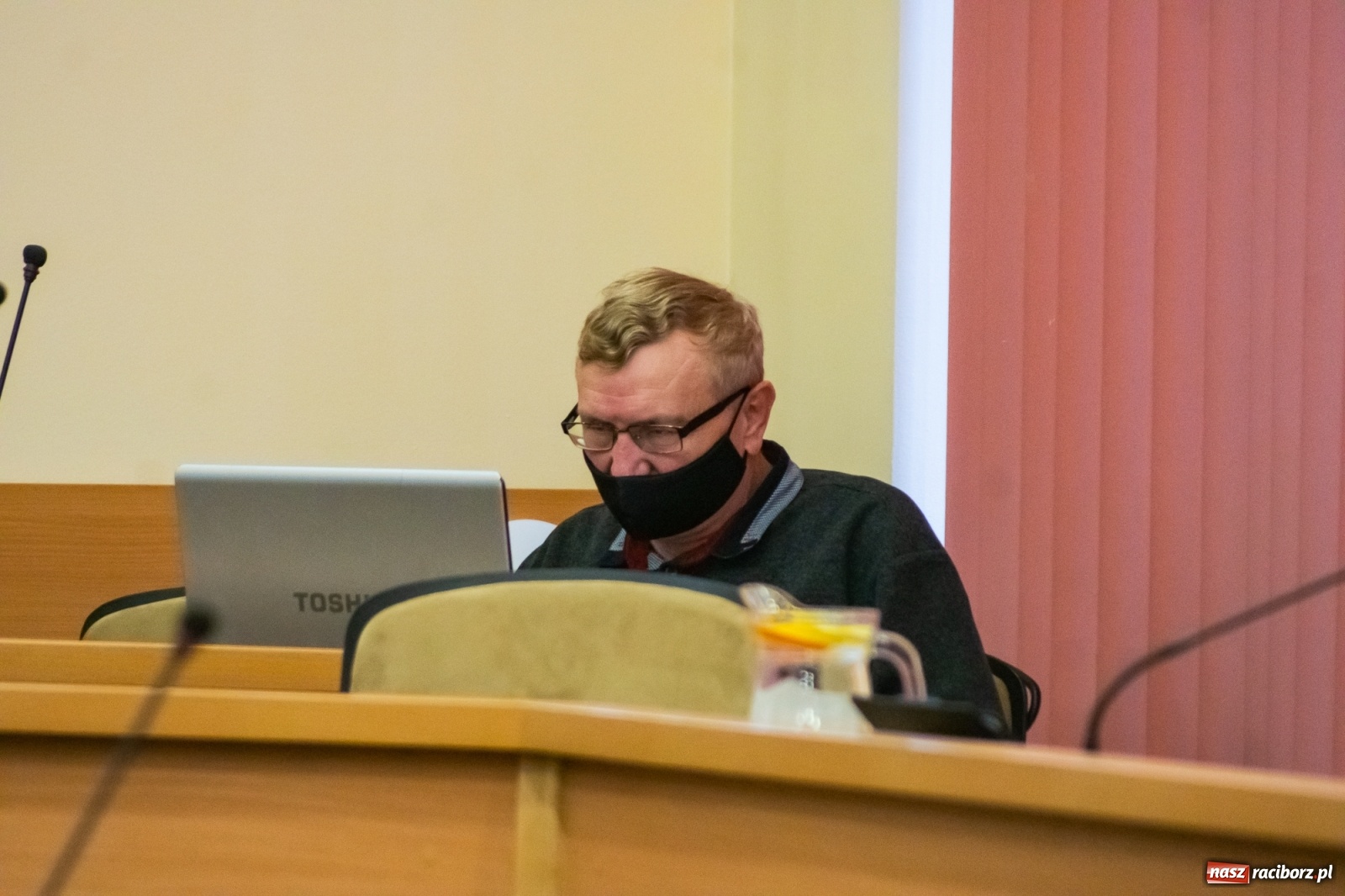 Zdjęcie w galerii na portalu naszraciborz.pl: Niekończąca się historia. Radni i prezydent utonęli w temacie śmieci wiadomości z regionu