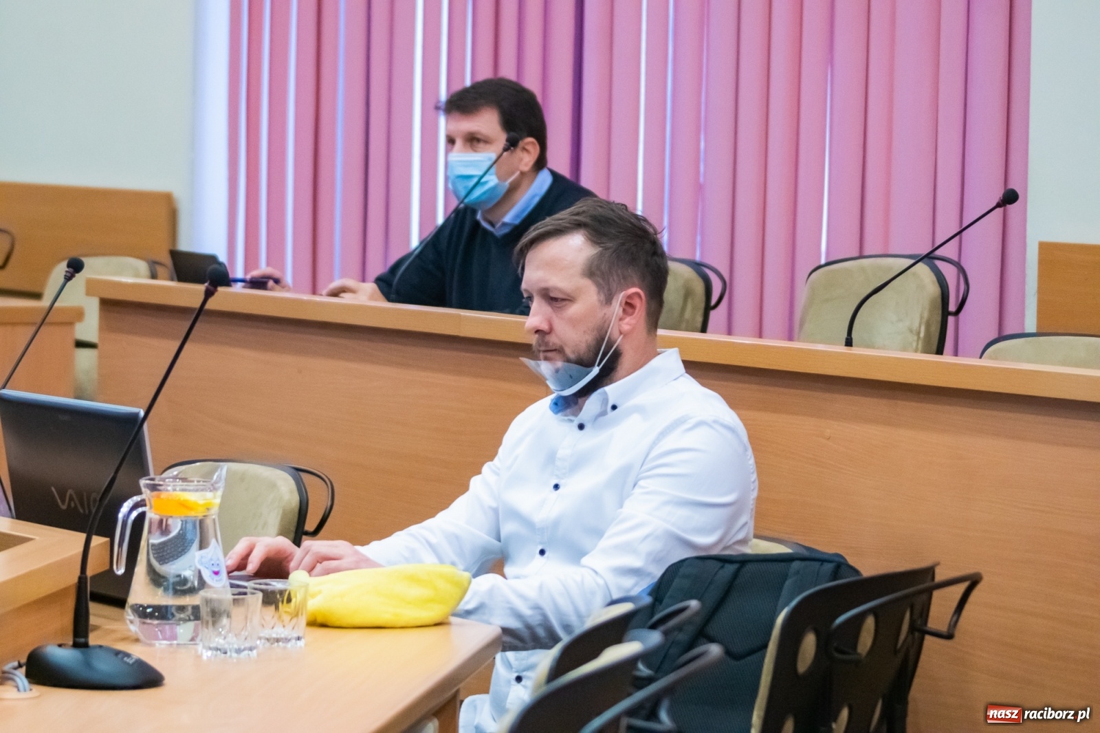 Zdjęcie w galerii na portalu naszraciborz.pl: Niekończąca się historia. Radni i prezydent utonęli w temacie śmieci wiadomości z regionu