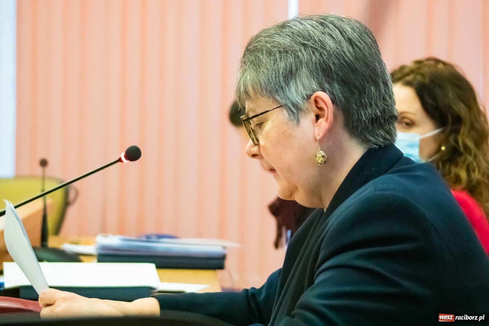 Zdjęcie w galerii na portalu naszraciborz.pl: Niekończąca się historia. Radni i prezydent utonęli w temacie śmieci wiadomości z regionu