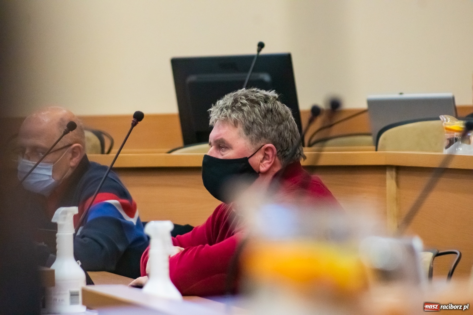 Zdjęcie w galerii na portalu naszraciborz.pl: Niekończąca się historia. Radni i prezydent utonęli w temacie śmieci wiadomości z regionu