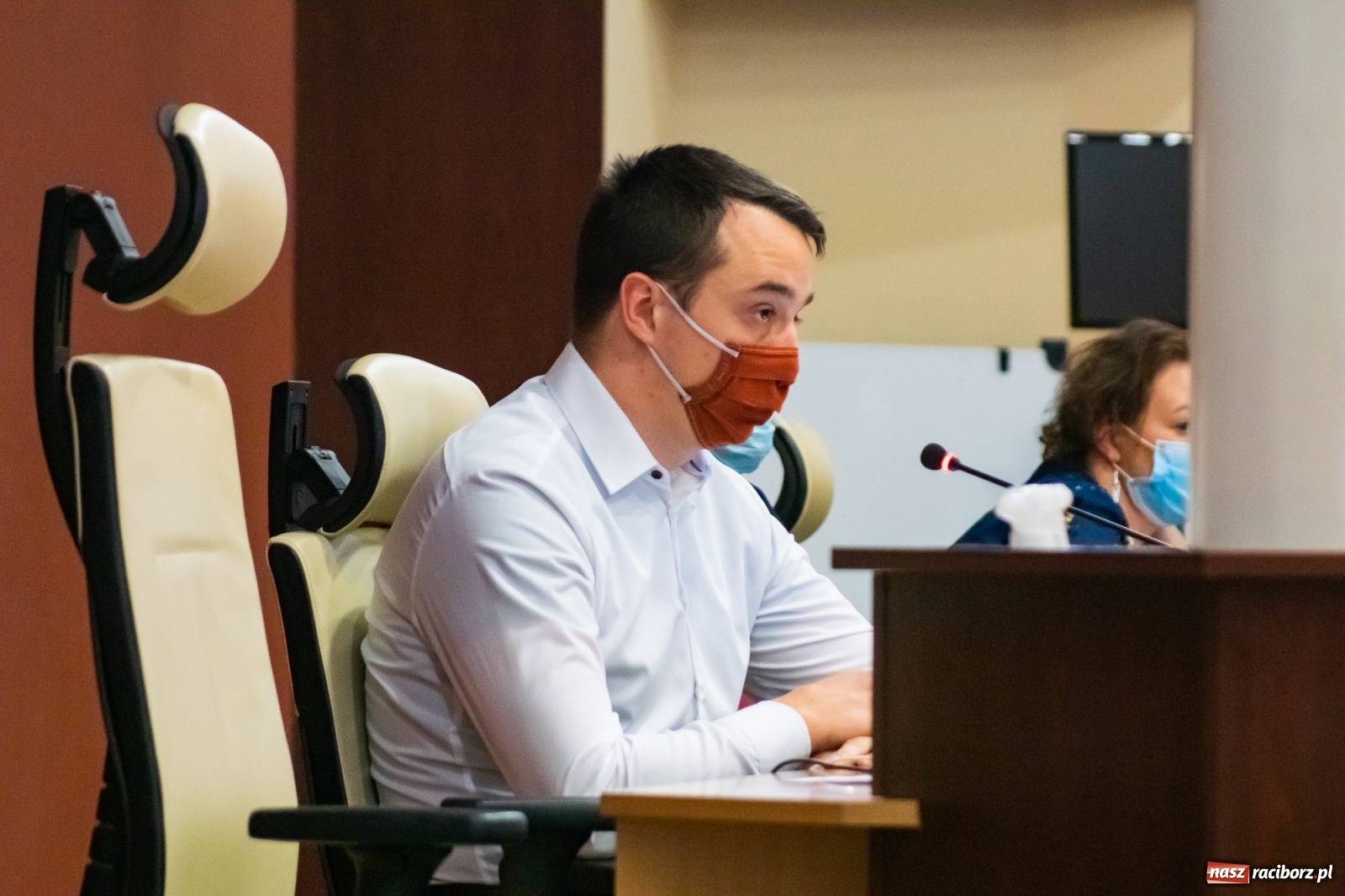 Zdjęcie w galerii na portalu naszraciborz.pl: Niekończąca się historia. Radni i prezydent utonęli w temacie śmieci wiadomości z regionu