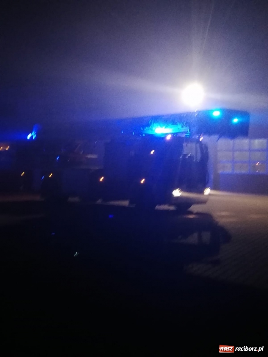 Zdjęcie w galerii na portalu naszraciborz.pl: Pietrowice Wielkie. Pożar na terenie zakładu przy 1 Maja [WIDEO] wiadomości z regionu