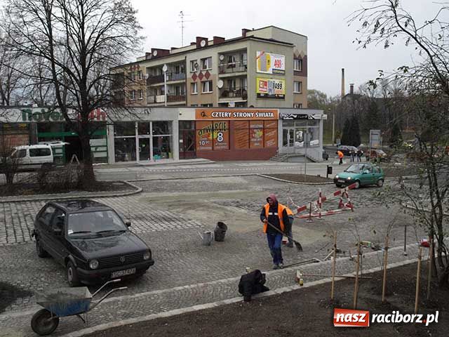 Zdjęcie w galerii na portalu naszraciborz.pl: Brama zaznaczona wiadomości z regionu