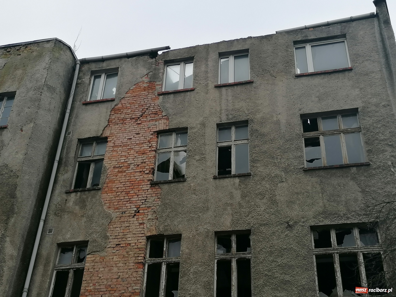 Zdjęcie w galerii na portalu naszraciborz.pl: Rudera przy Drzymały. Czy ktoś czeka na tragedię?  wiadomości z regionu