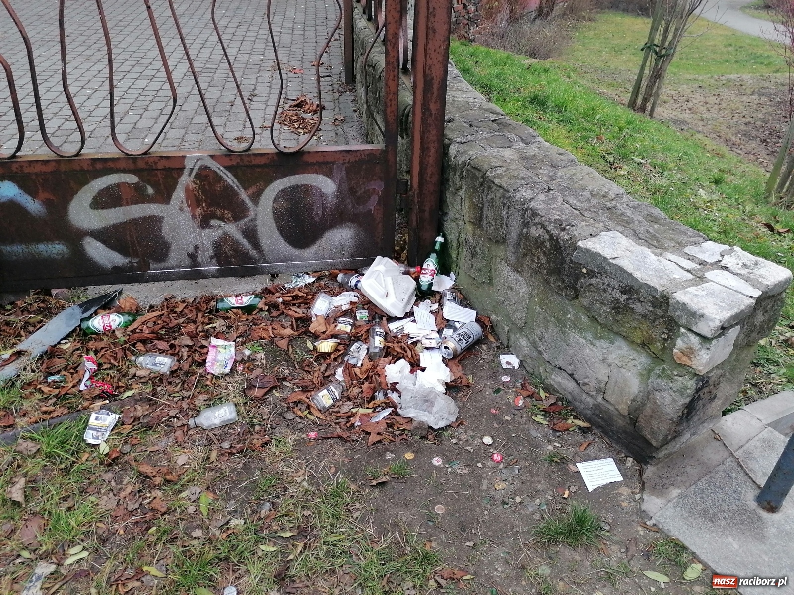 Zdjęcie w galerii na portalu naszraciborz.pl: Rudera przy Drzymały. Czy ktoś czeka na tragedię?  wiadomości z regionu