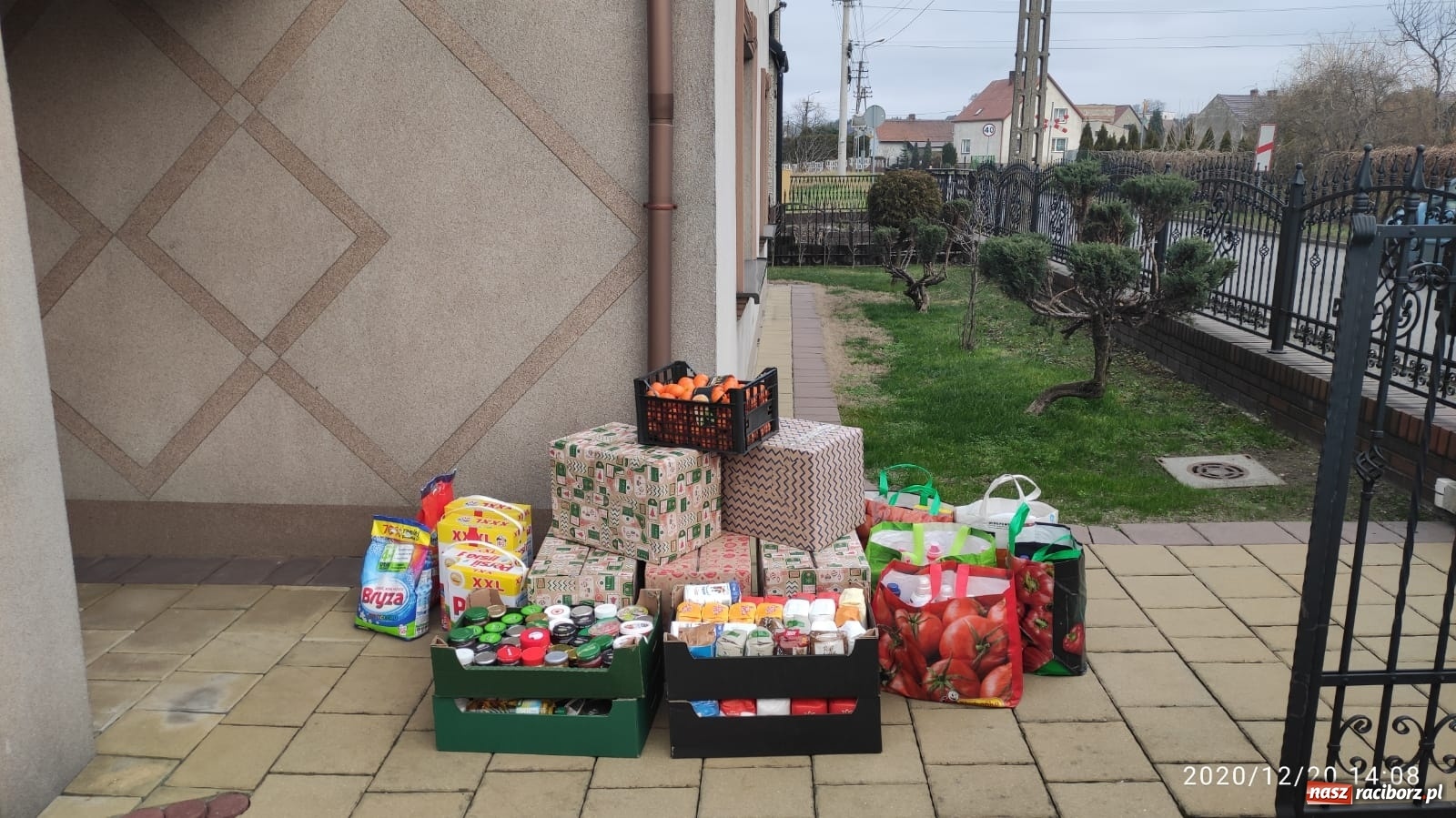 Zdjęcie w galerii na portalu naszraciborz.pl: Szkoła w Markowicach pomogła siostrom z Kietrza wiadomości z regionu