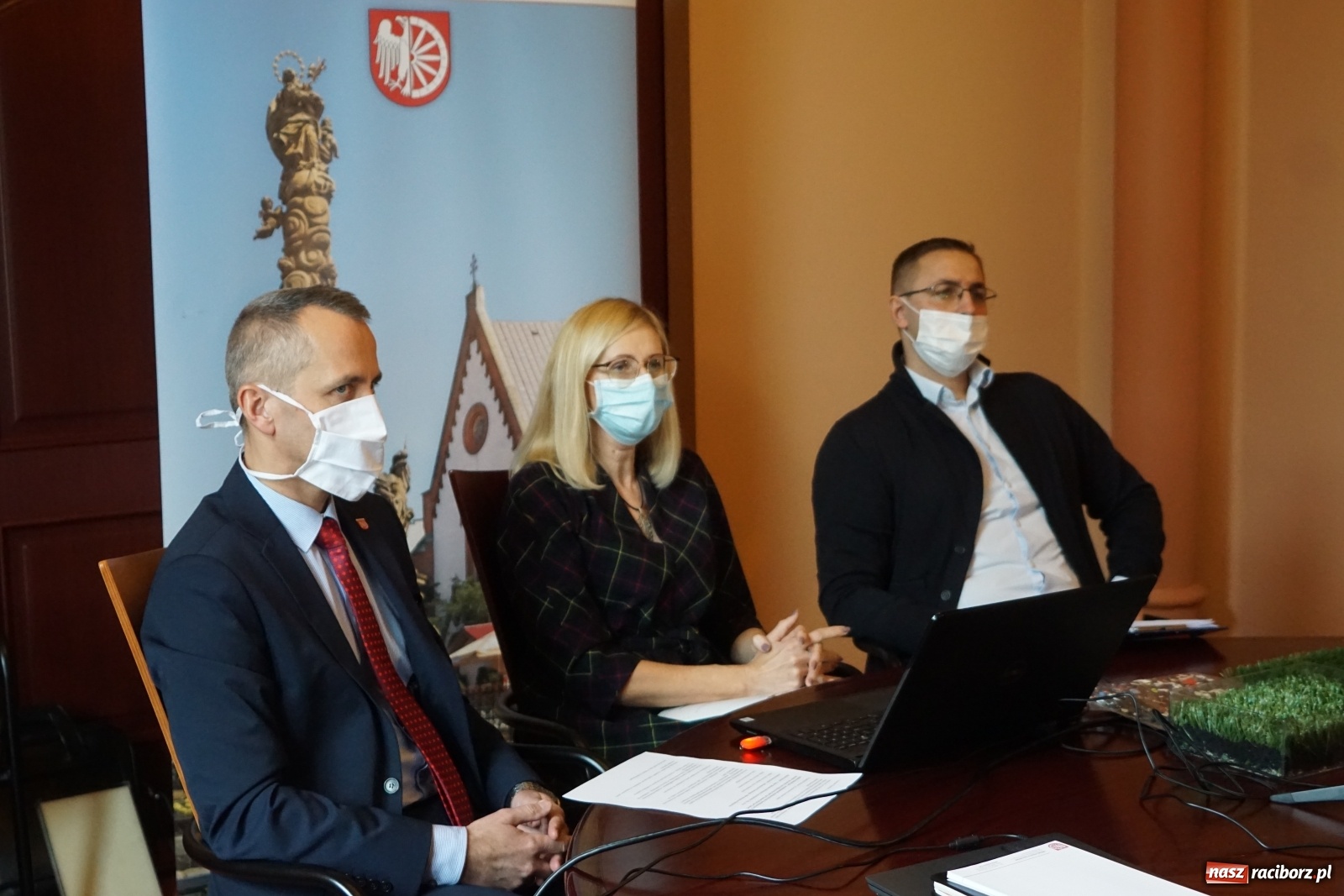 Zdjęcie w galerii na portalu naszraciborz.pl: Czas na inwestycje – pełnowymiarowe boisko do piłki nożnej, całoroczne czyli ze sztuczną nawierzchnią  wiadomości z regionu