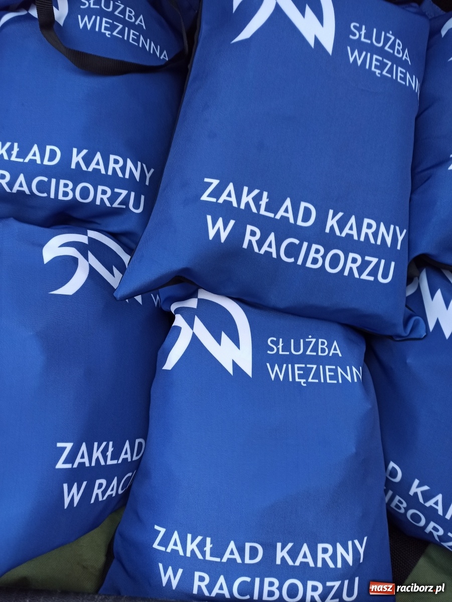 Zdjęcie w galerii na portalu naszraciborz.pl: Wigilijna akcja charytatywna Zakładu Karnego w Raciborzu wiadomości z regionu