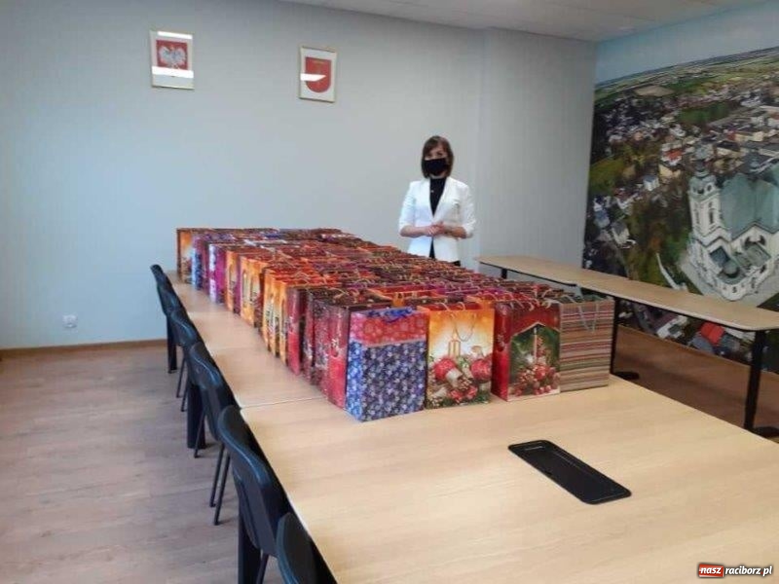 Zdjęcie w galerii na portalu naszraciborz.pl: Paczki dla samotnych mieszkańców Gminy Krzanowice wiadomości z regionu