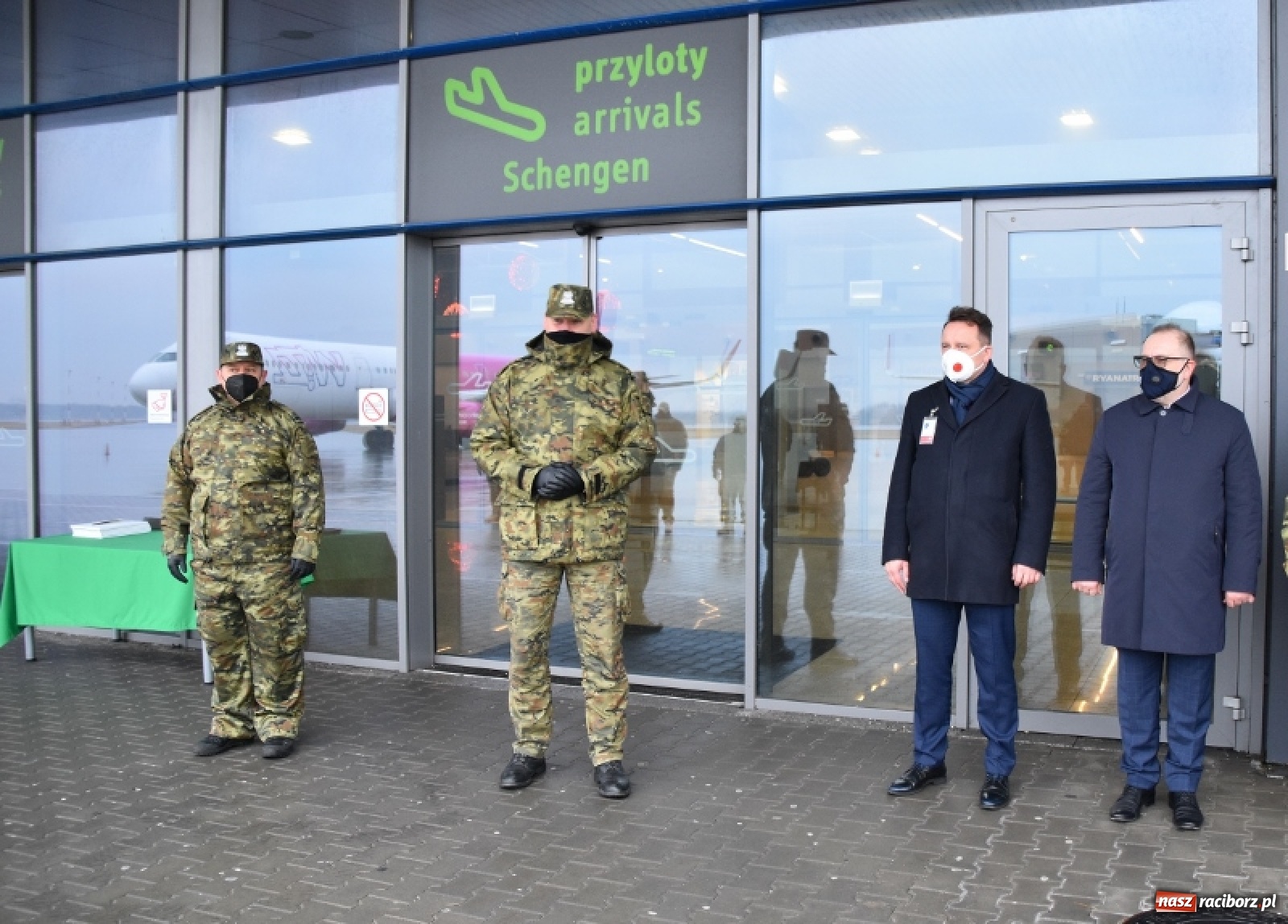 Zdjęcie w galerii na portalu naszraciborz.pl: Śląska Straż Graniczna z Raciborza dostała pod choinkę sprzęt pirotechniczny wiadomości z regionu