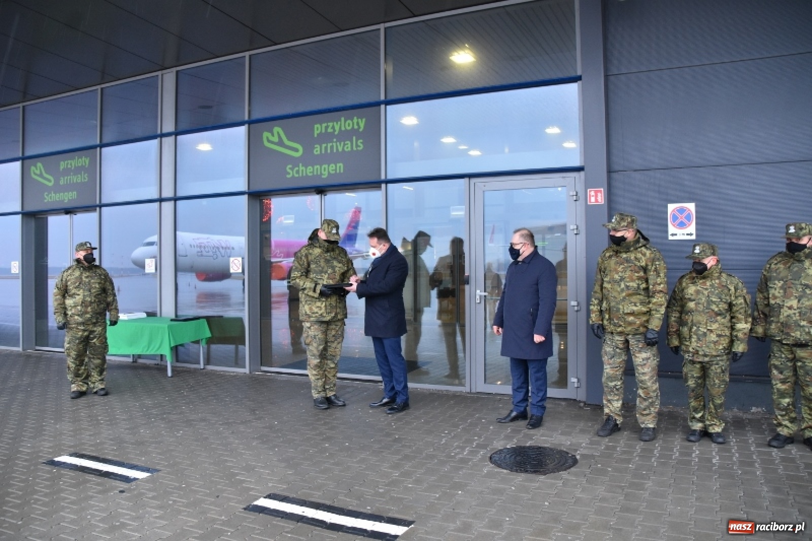 Zdjęcie w galerii na portalu naszraciborz.pl: Śląska Straż Graniczna z Raciborza dostała pod choinkę sprzęt pirotechniczny wiadomości z regionu