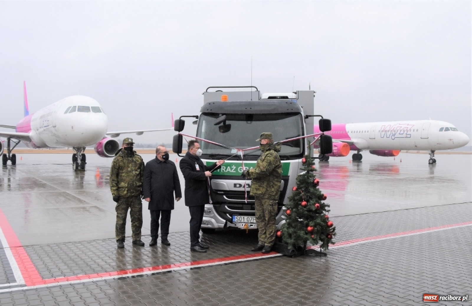Zdjęcie w galerii na portalu naszraciborz.pl: Śląska Straż Graniczna z Raciborza dostała pod choinkę sprzęt pirotechniczny wiadomości z regionu