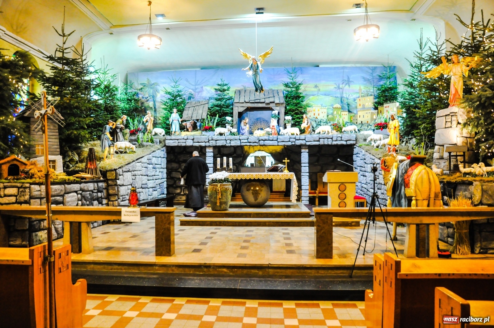 Zdjęcie w galerii na portalu naszraciborz.pl: Szopki u pietrowickich zawierzanek i raciborskich franciszkanów [FOTO] wiadomości z regionu