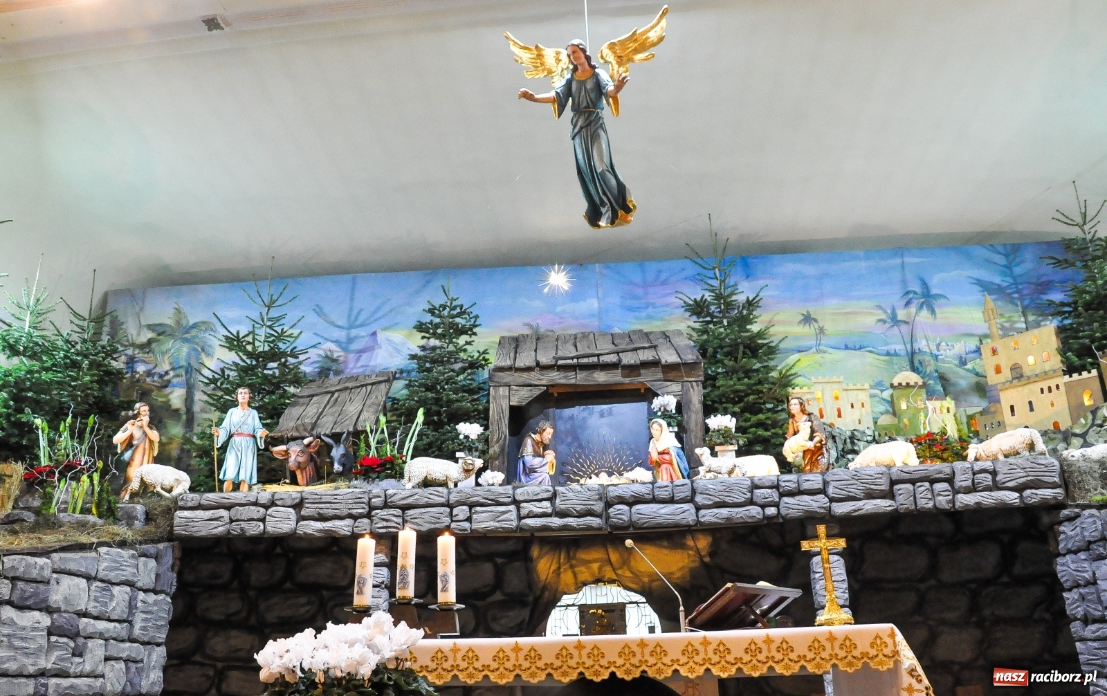 Zdjęcie w galerii na portalu naszraciborz.pl: Szopki u pietrowickich zawierzanek i raciborskich franciszkanów [FOTO] wiadomości z regionu