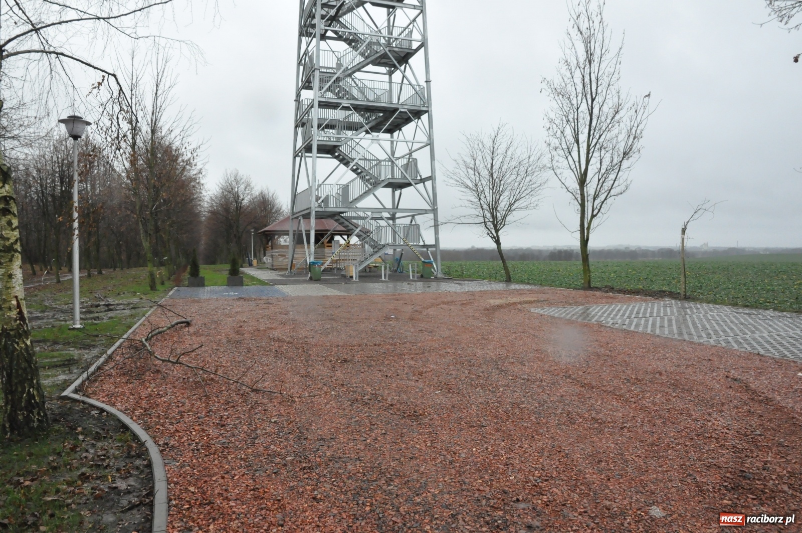 Zdjęcie w galerii na portalu naszraciborz.pl: Zagospodarowano teren przy wieży i tężni w Pietrowicach  wiadomości z regionu