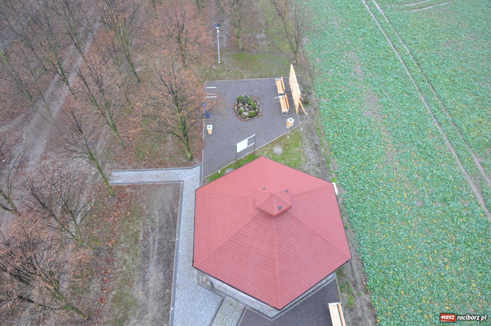 Zdjęcie w galerii na portalu naszraciborz.pl: Zagospodarowano teren przy wieży i tężni w Pietrowicach  wiadomości z regionu