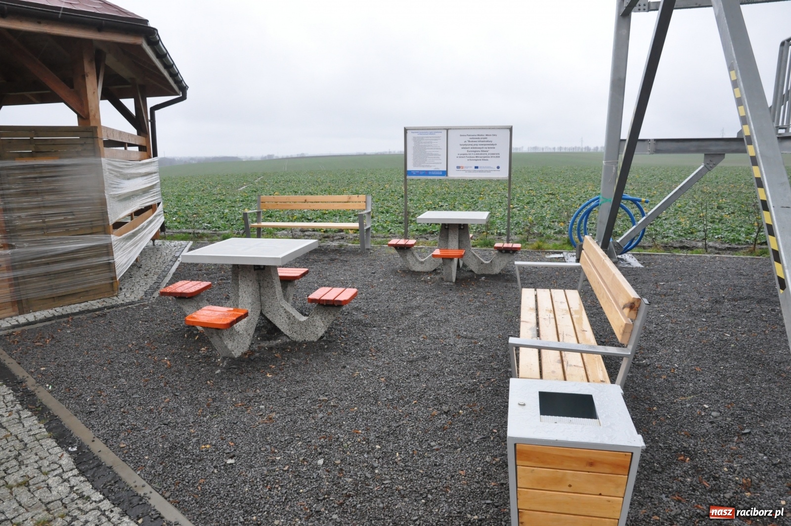 Zdjęcie w galerii na portalu naszraciborz.pl: Zagospodarowano teren przy wieży i tężni w Pietrowicach  wiadomości z regionu