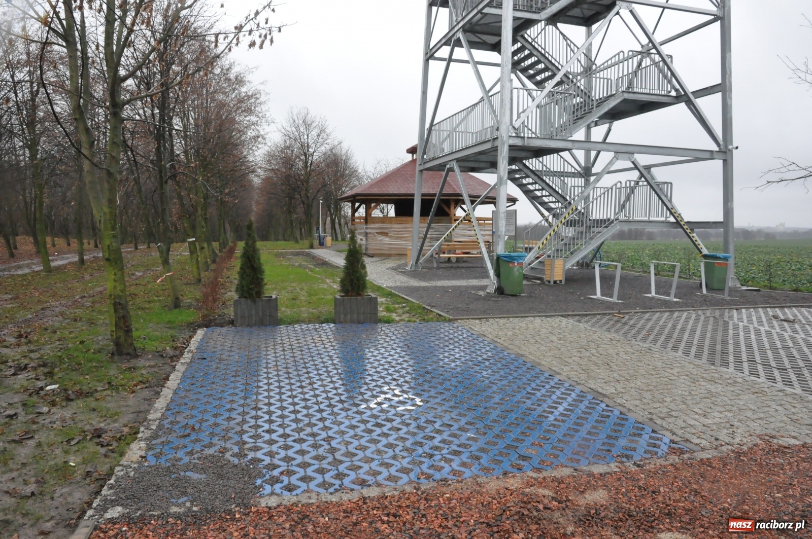Zdjęcie w galerii na portalu naszraciborz.pl: Zagospodarowano teren przy wieży i tężni w Pietrowicach  wiadomości z regionu