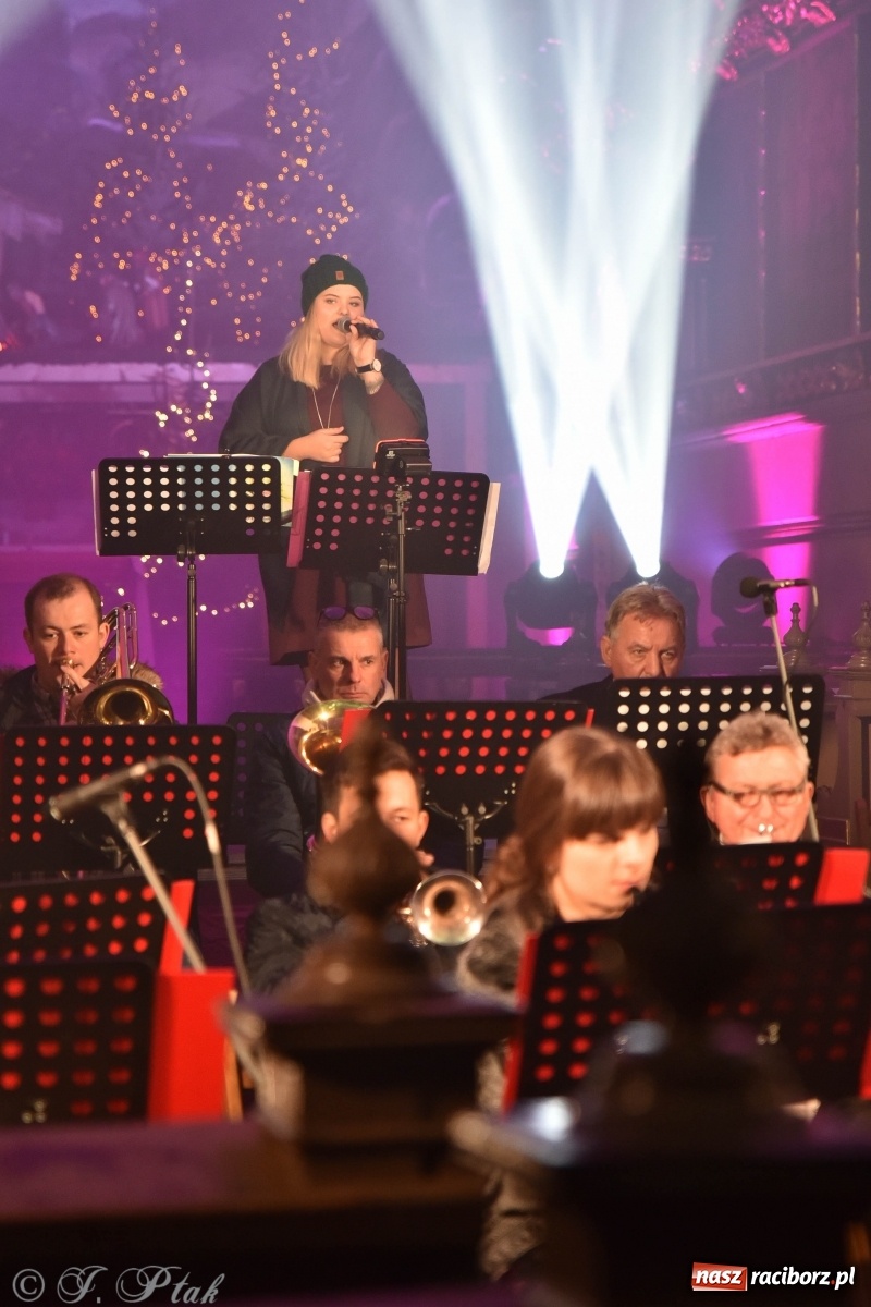 Zdjęcie w galerii na portalu naszraciborz.pl: Koncert świąteczny orkiestry Plania w kościele farnym wiadomości z regionu